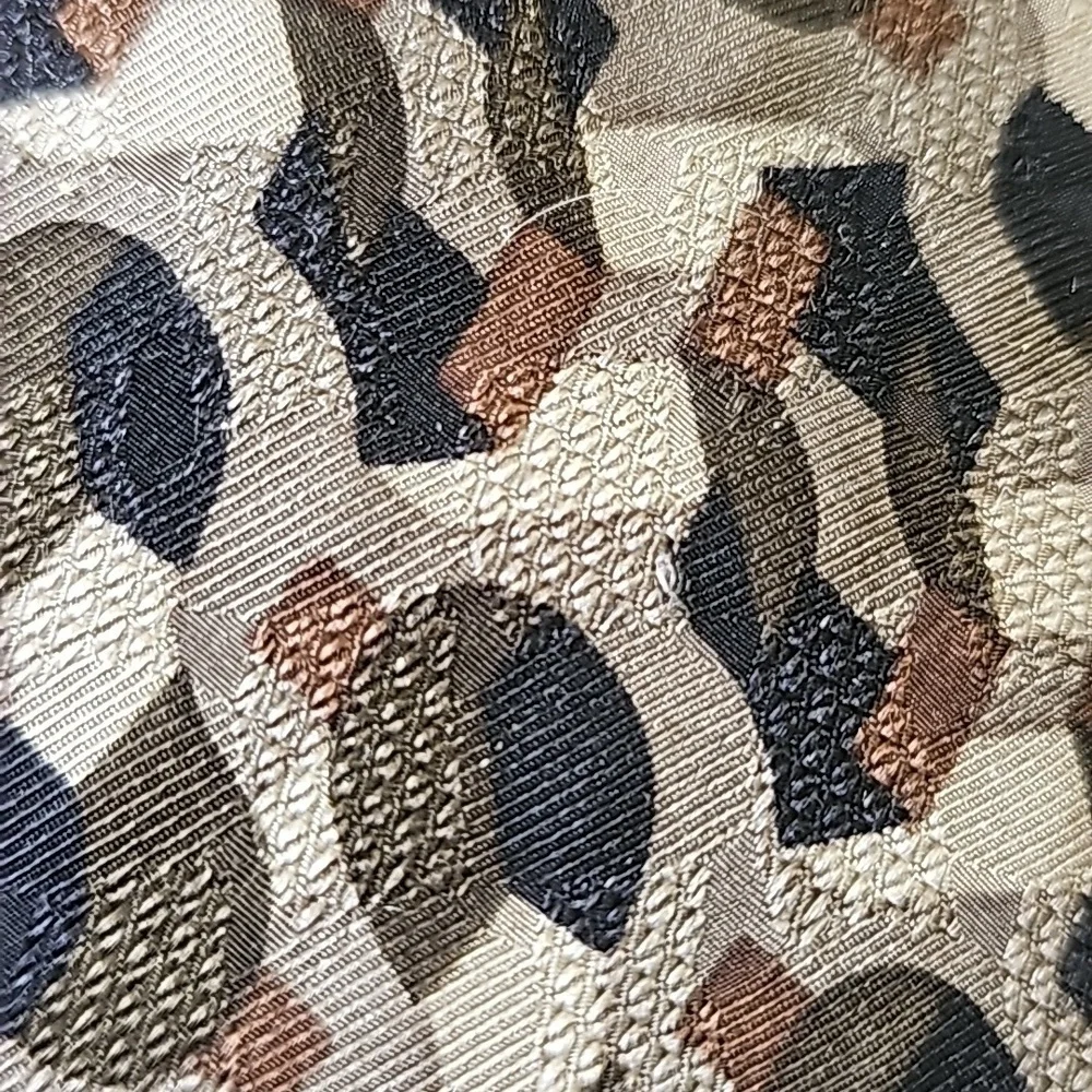Pierre Balmain mens 200% silk tie. Geometric print‎